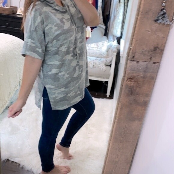 A glow maternity top camouflage size large - Picture 4 of 6